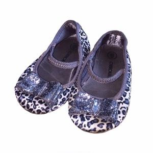 Cherokee Gray Leopard Bow Sparkle Flats 6